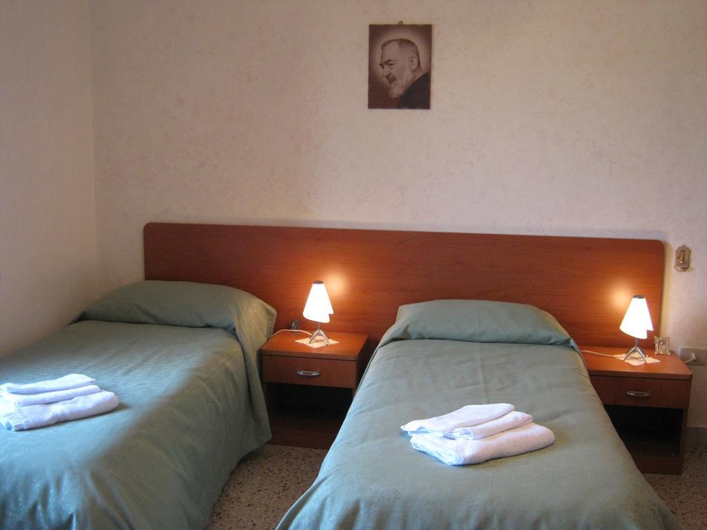 B&B La Casa Dell'Artista Assoro 외부 사진